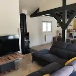 Les Combes Avec Piscine Chauffee بيت للعطل *