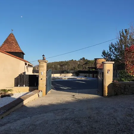 Les Combes Avec Piscine Chauffee Proissans