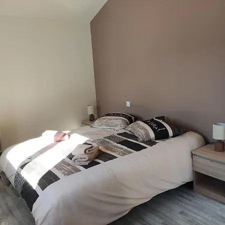 Les Combes Avec Piscine Chauffee Proissans