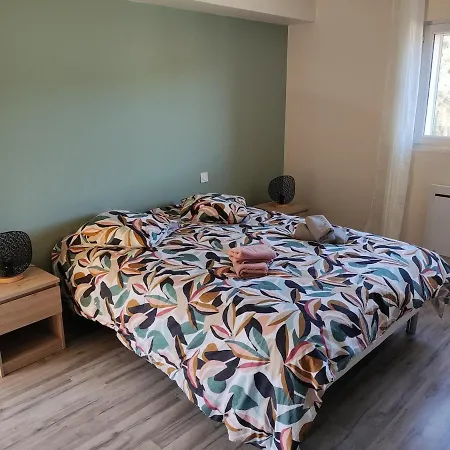 Les Combes Avec Piscine Chauffee بيت للعطل *