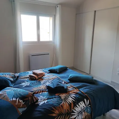 Les Combes Avec Piscine Chauffee بيت للعطل *