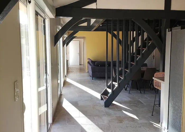 Les Combes Avec Piscine Chauffee بيت للعطل