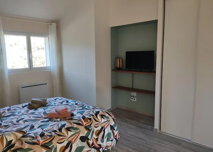 Les Combes Avec Piscine Chauffee