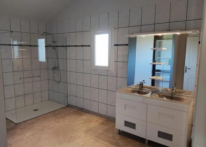 Les Combes Avec Piscine Chauffee * Proissans