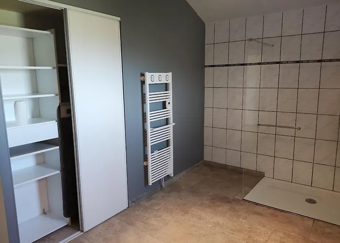 Les Combes Avec Piscine Chauffee بيت للعطل Proissans