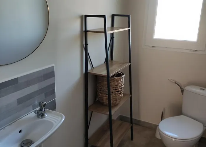 Les Combes Avec Piscine Chauffee بيت للعطل Proissans